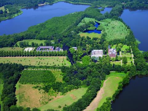 Luftaufnahme Schloss Krickenbeck inmitten der Krickenbecker Seen 