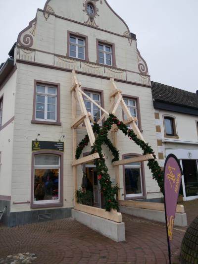 Notabstützung an denkmalgeschütztem Gebäude in Kaldenkirchen