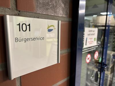 Bürgerservice Eingang Schild