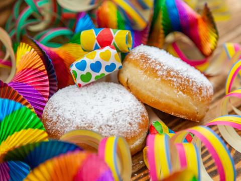 Karneval Berliner Luftschlangen AdobeStock_314024711